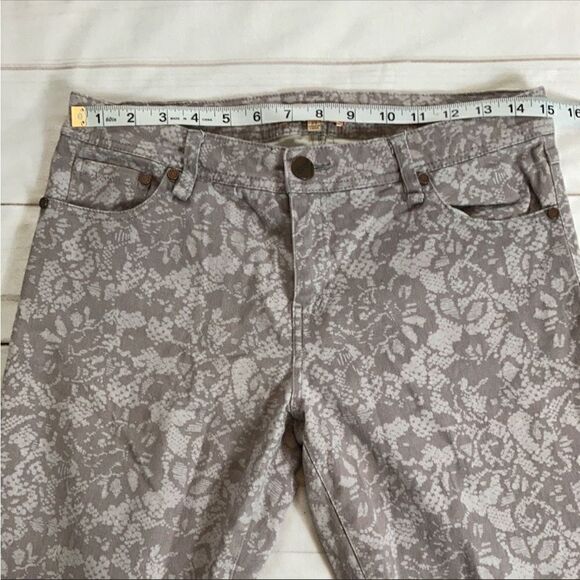 Sanctuary Gray Lace Print Skinny Jeans - Picture 7 of 13